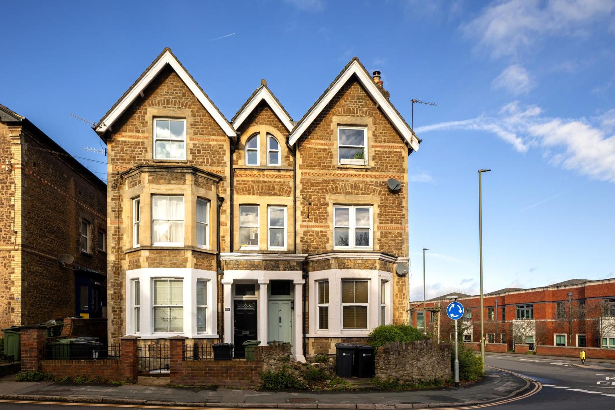Guildford Station With Parking Apartment Exterior photo