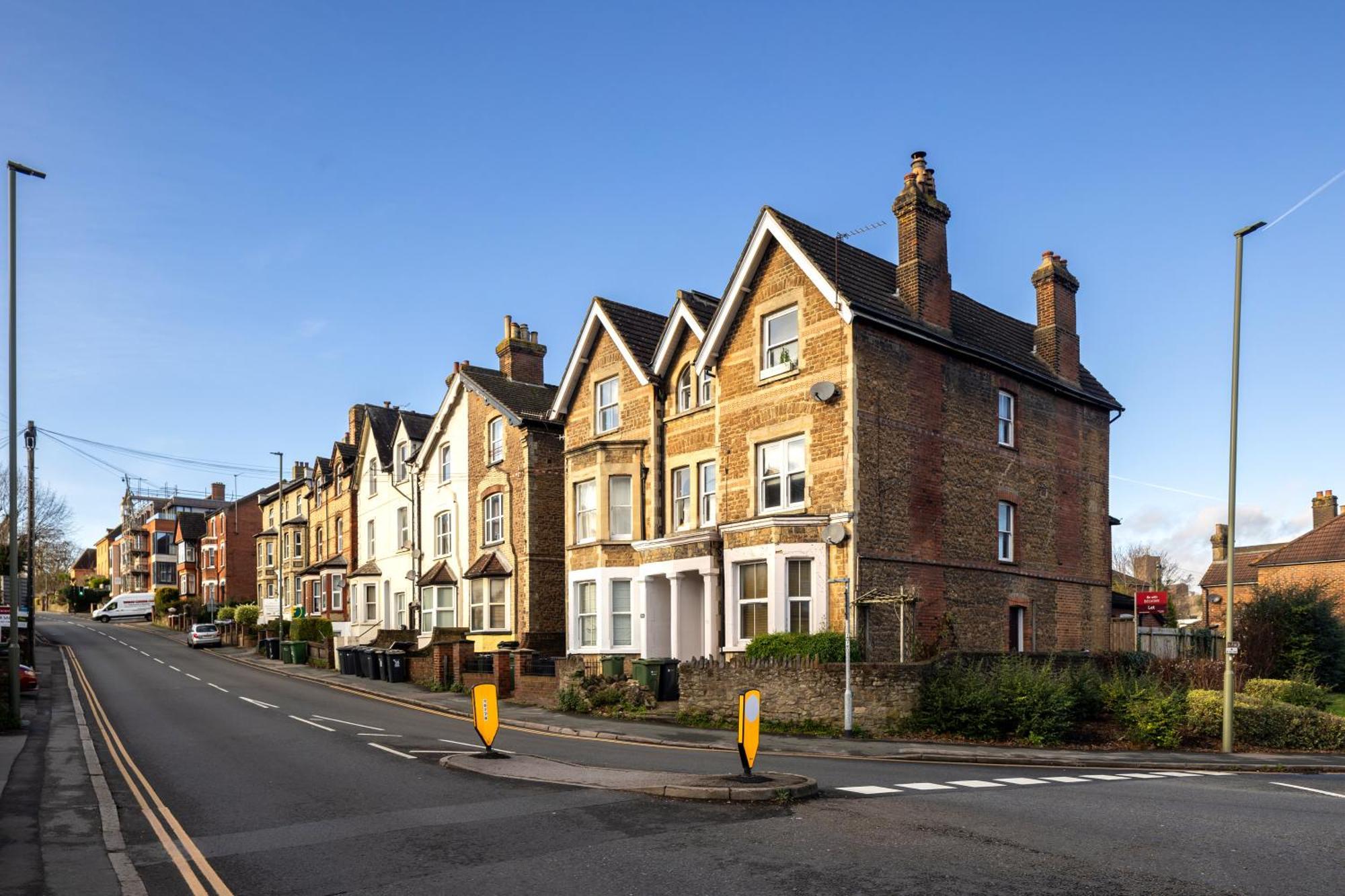 Guildford Station With Parking Apartment Exterior photo